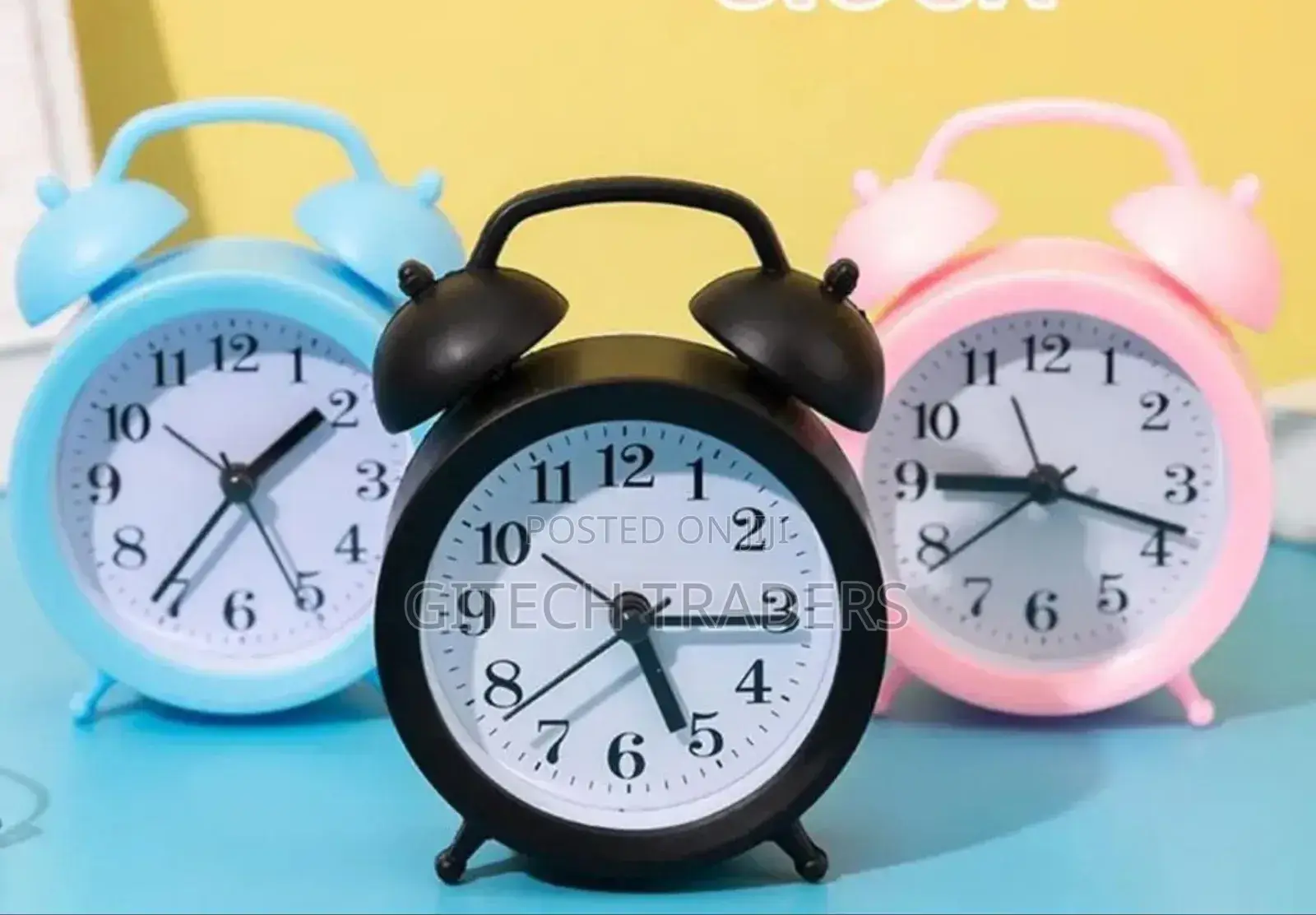 *Cute Alarm Clock With Large Analog Battery Operated