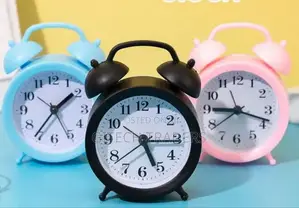 *Cute Alarm Clock With Large Analog Battery Operated