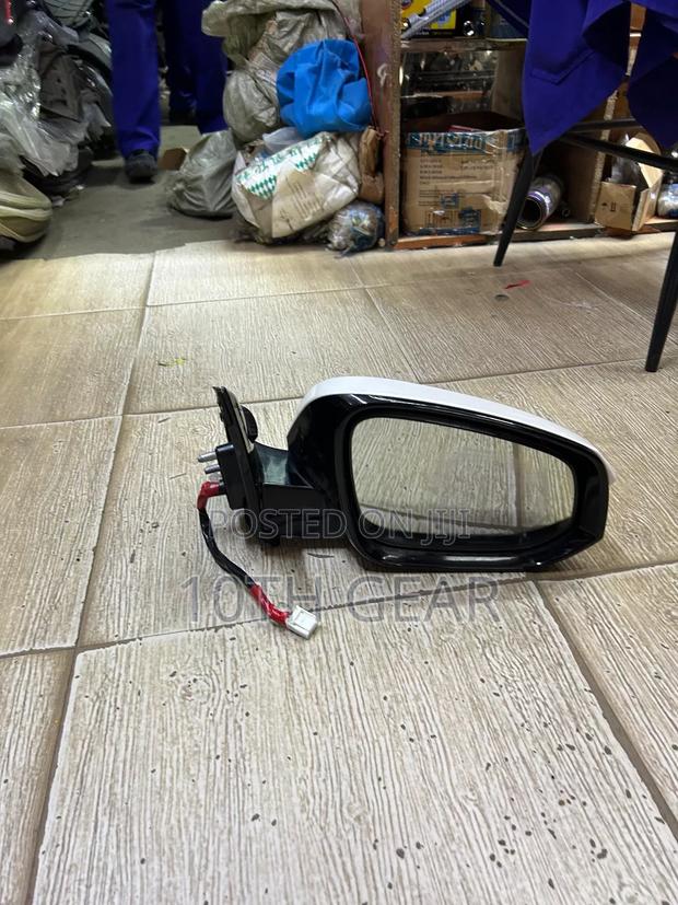 Harrier 2014 Side Mirror Right Side Per Pc