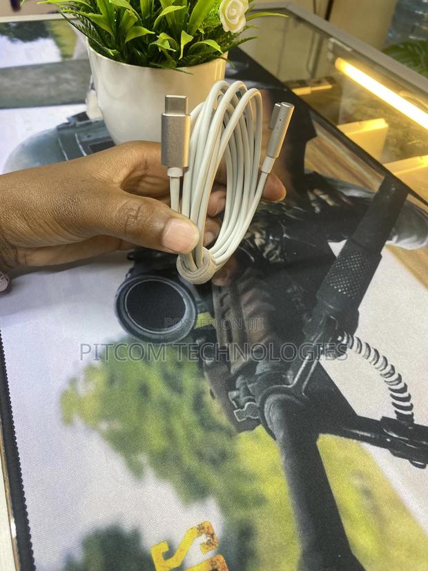 Type-C to Magsafe 1 Cable - main view