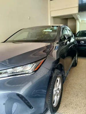 Toyota Harrier 2.5 Hybrid 2020 Blue