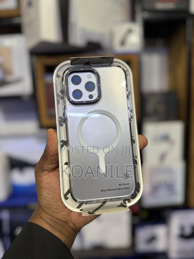 iPhone 16 Pro Max Clear Magsafe Case Phone Cover - thumbnail 3