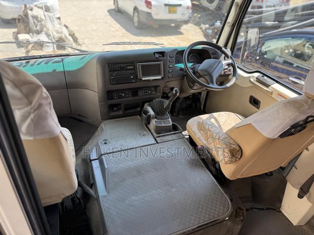 Mitsubishi Fuso Rosa 2013 Beige - thumbnail 5