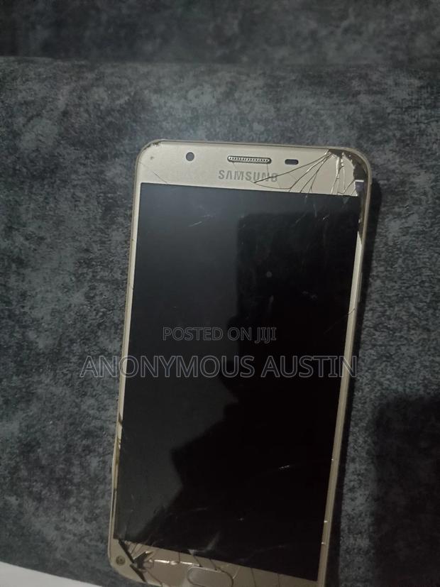 Samsung Galaxy J 16 GB Gold - main view