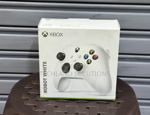Xbox Series X White Controller - main view