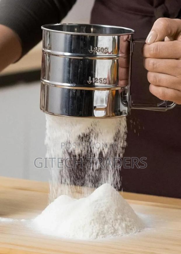 *Handheld Stainless Steel Flour Sieve