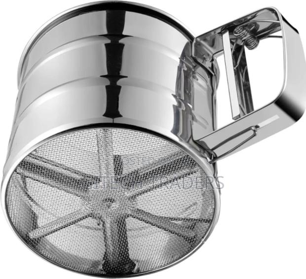 *Handheld Stainless Steel Flour Sieve