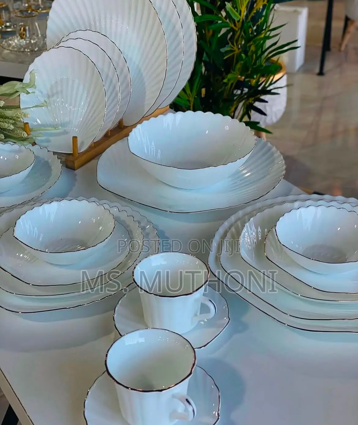 40pcs Classy Shell Gold Rimmed Dinner Set*