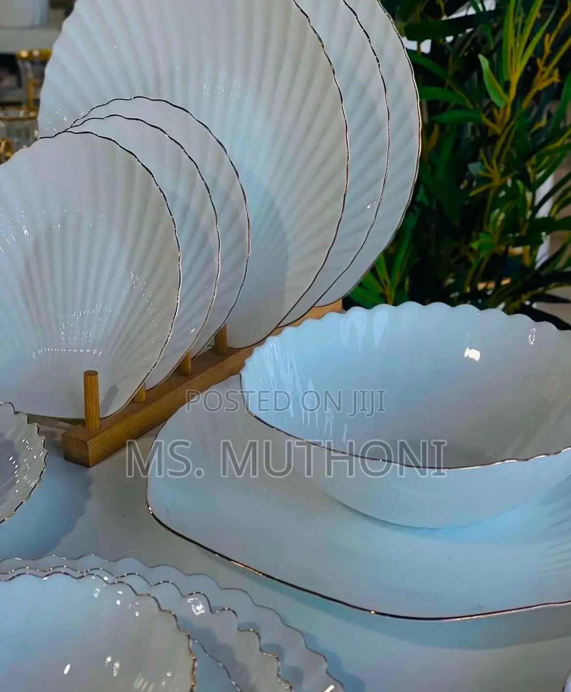 40pcs Classy Shell Gold Rimmed Dinner Set*