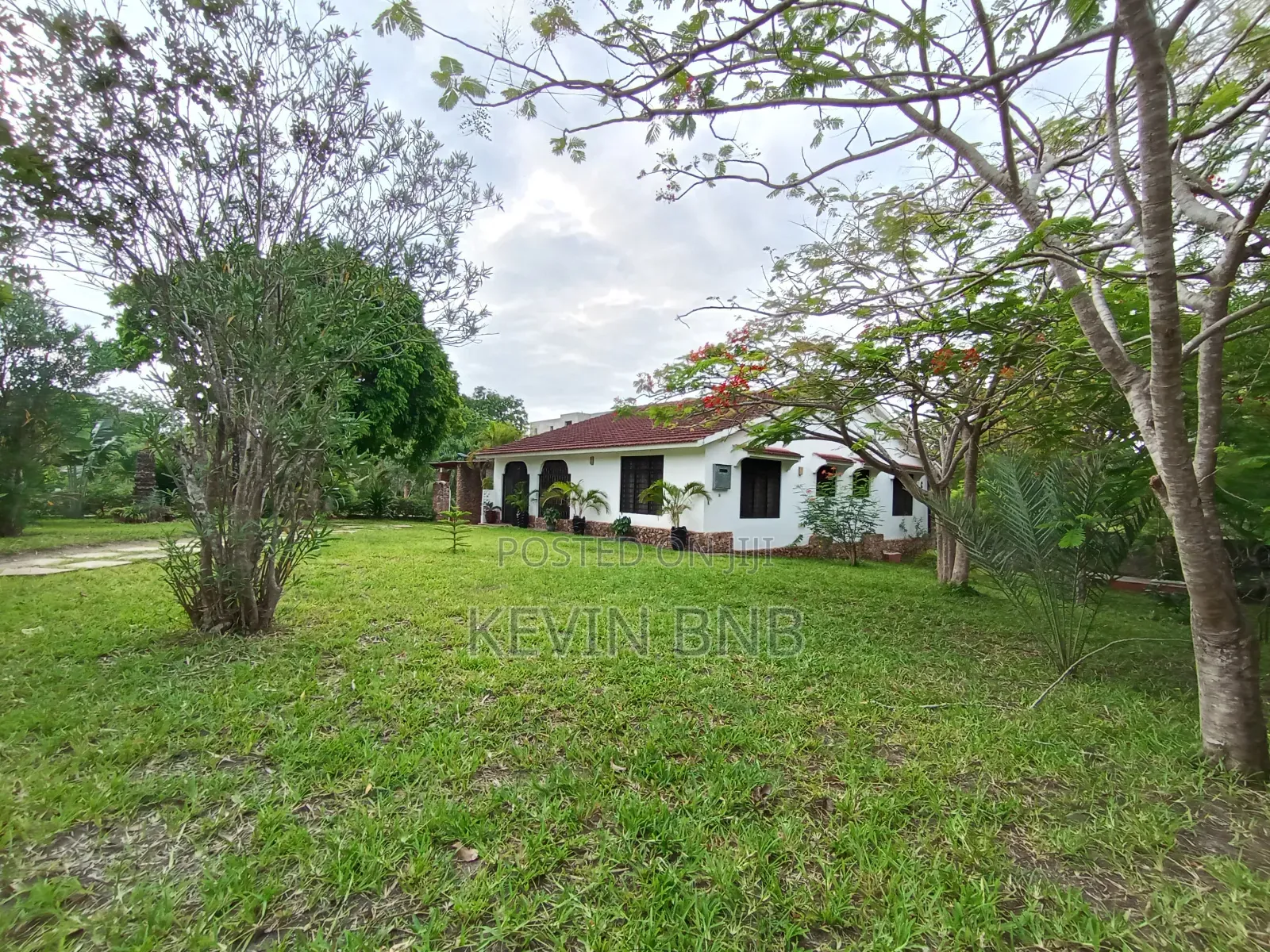 Diani Airbnb 3 Bedroom Private Villa, Large Pool Diani BNB