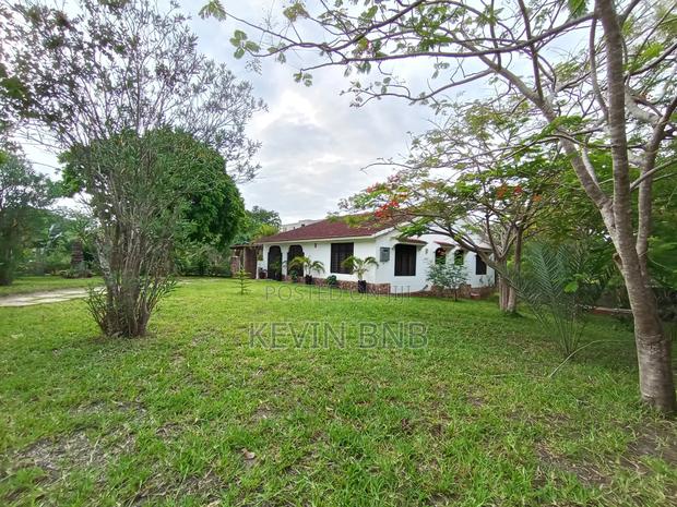 Diani Airbnb 3 Bedroom Private Villa, Large Pool Diani BNB - thumbnail 12