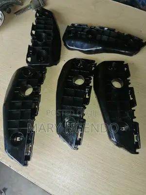 Auris 2008 Front Bumper Holder
