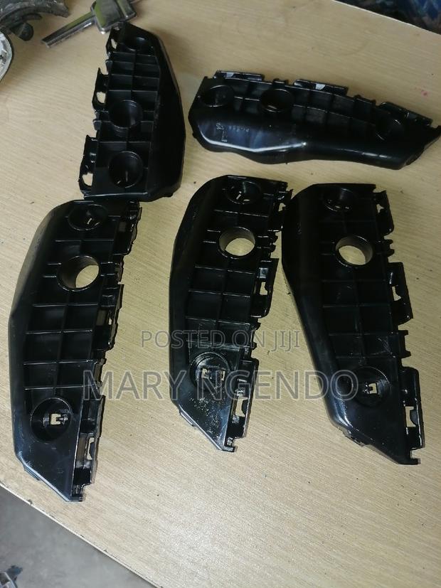Auris 2008 Front Bumper Holder - main view