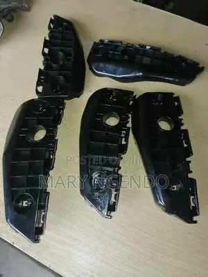 Auris 2008 Front Bumper Holder