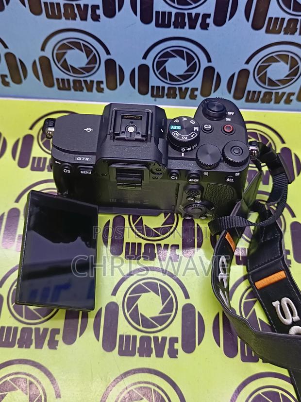 Mint New Sony A7iv Mirrorless Camera - thumbnail 3