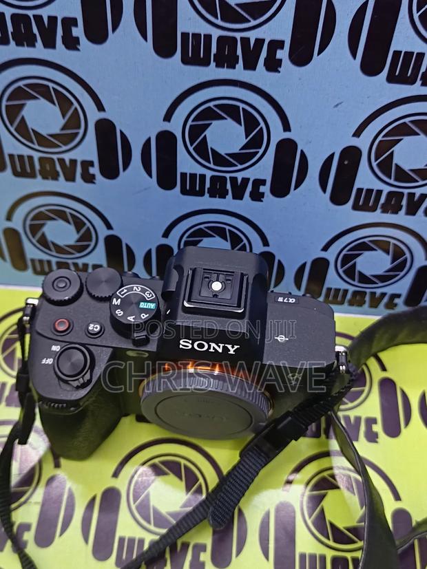 Mint New Sony A7iv Mirrorless Camera - thumbnail 4