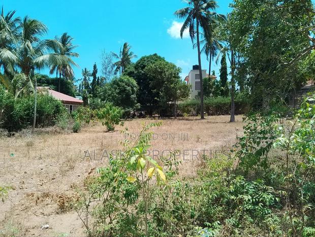 Quarter Acre Plot for Sale in Majaoni