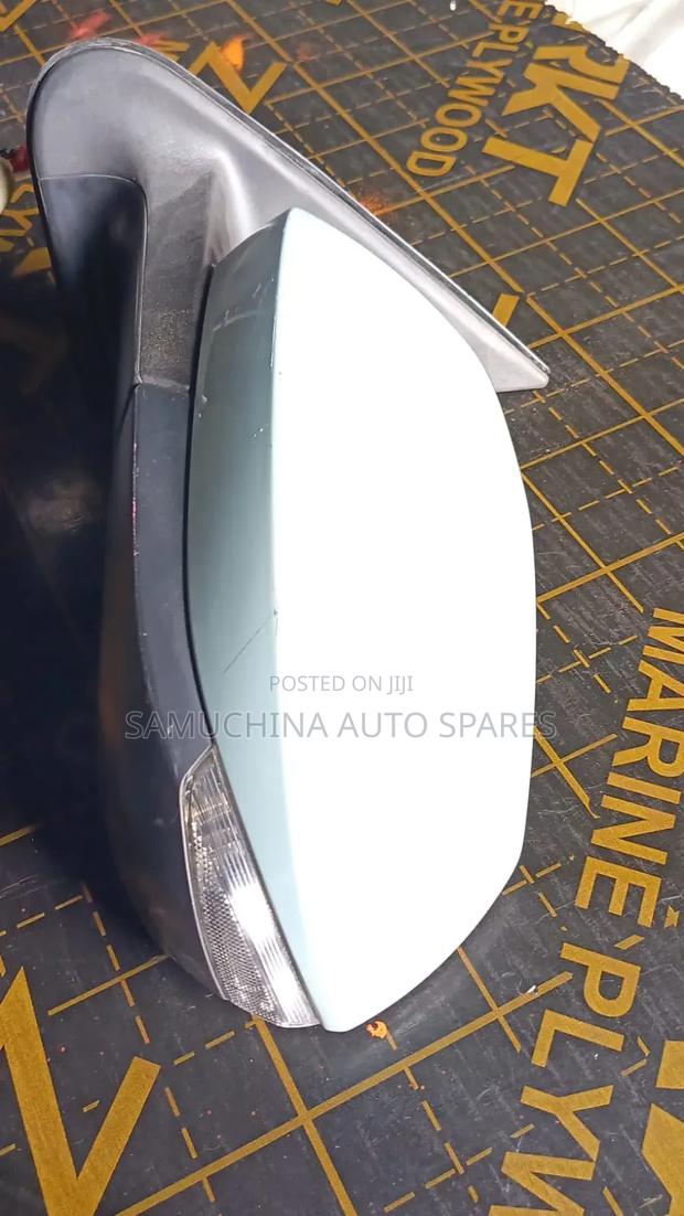 Side Mirror Toyota Porte/ Spade With Indicator