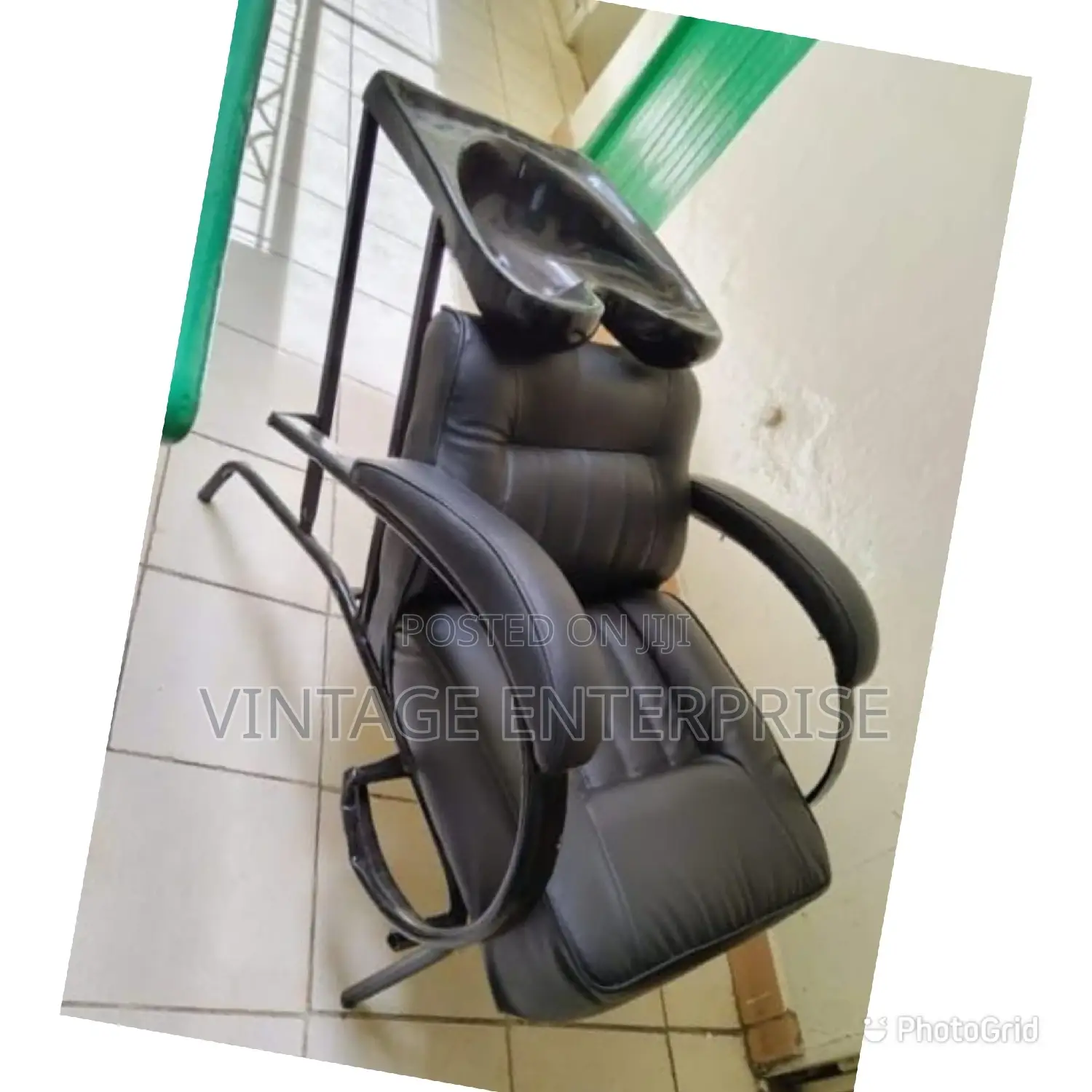 Kinyozi /Salon Chair and Sink
