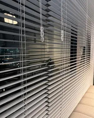 Effortless Elegance for Your Windows! Venetian Blinds