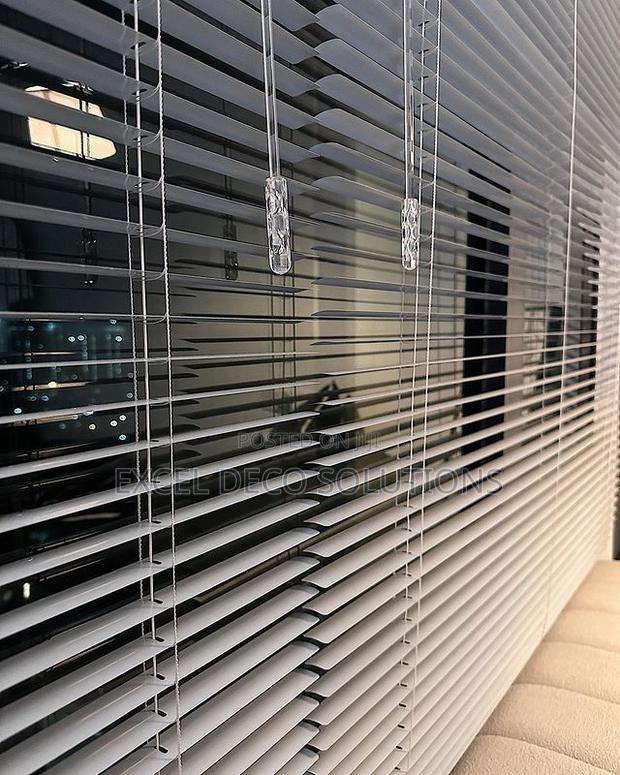 Effortless Elegance for Your Windows! Venetian Blinds