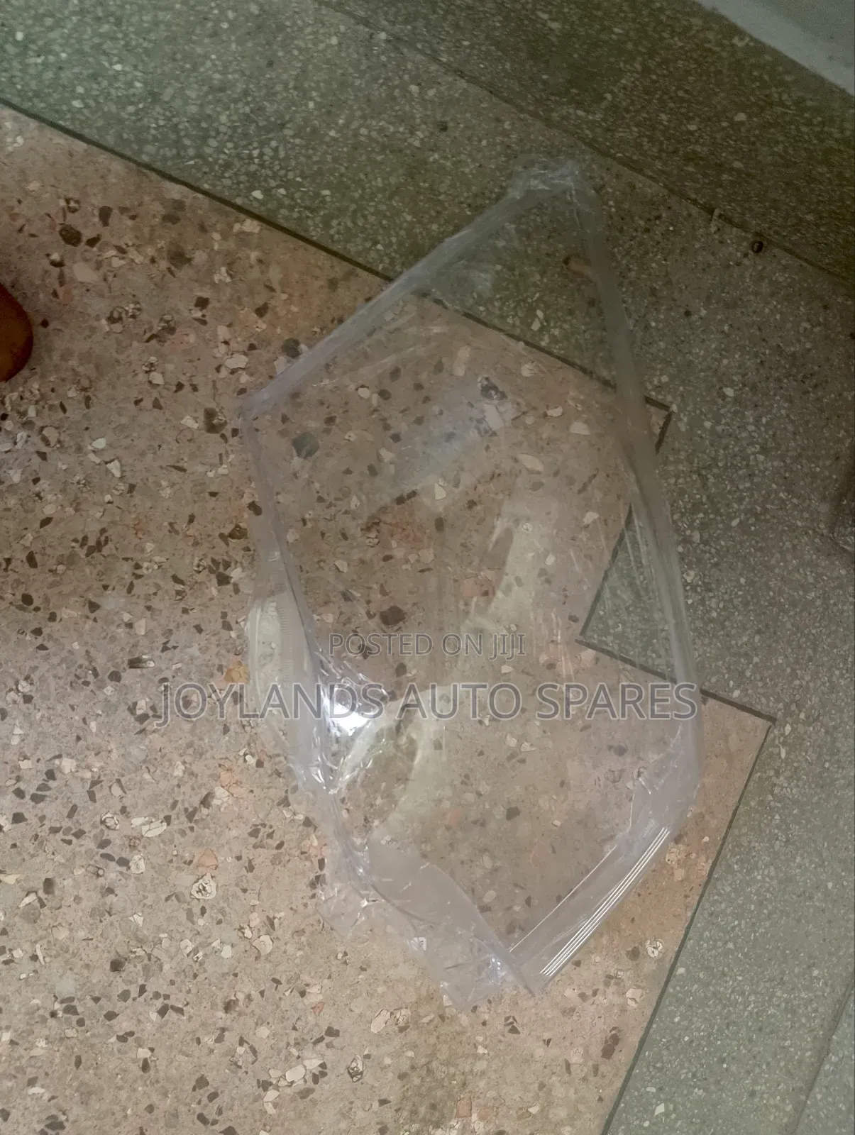 Toyota Noah 2012 Headglass/Headlens