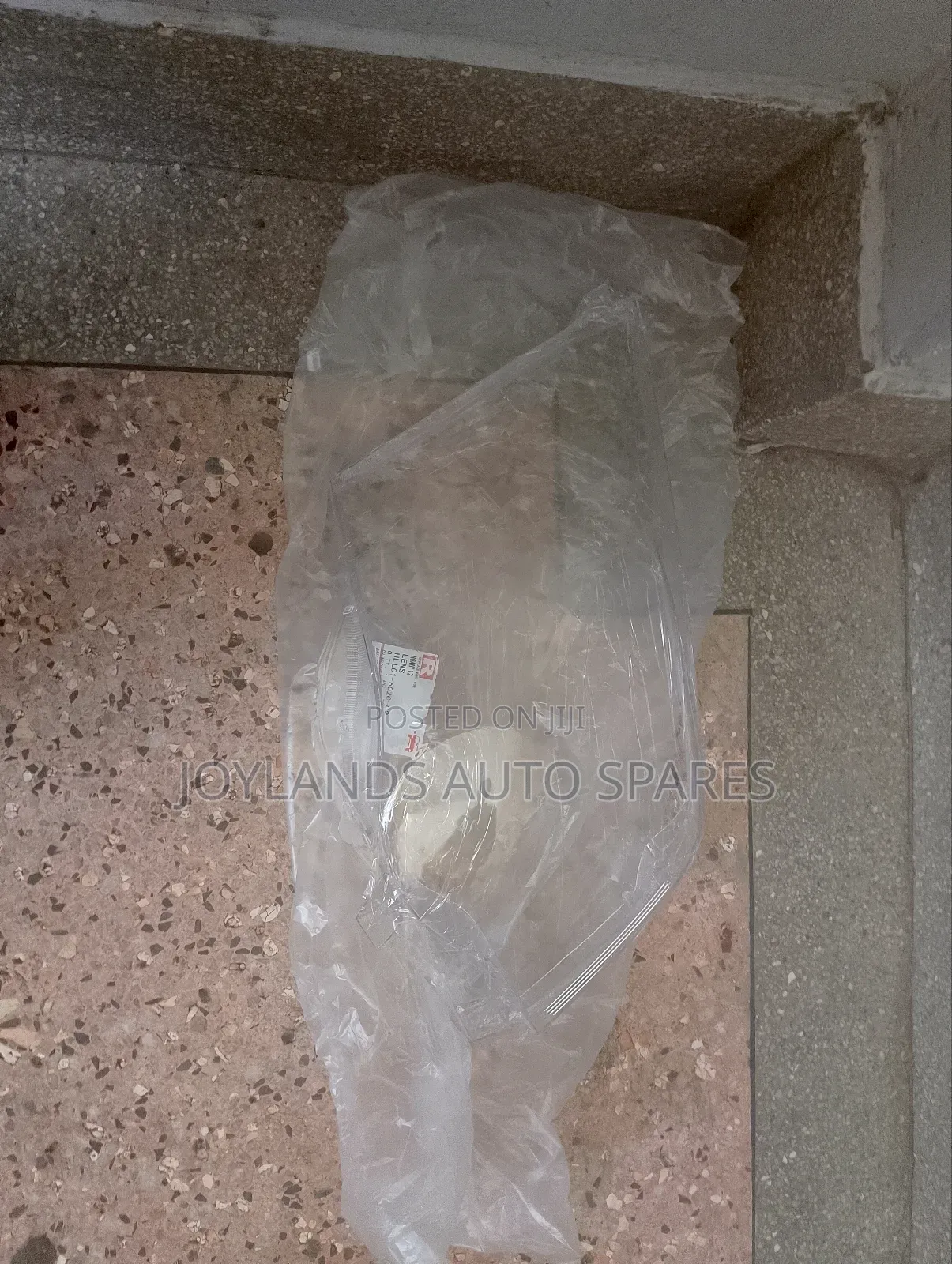 Toyota Noah 2012 Headglass/Headlens