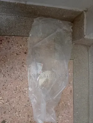 Toyota Noah 2012 Headglass/Headlens