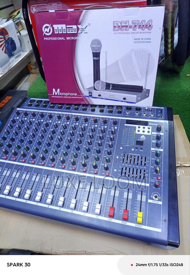 Powered Mixer 12 Channel With Max Wireless Microphone