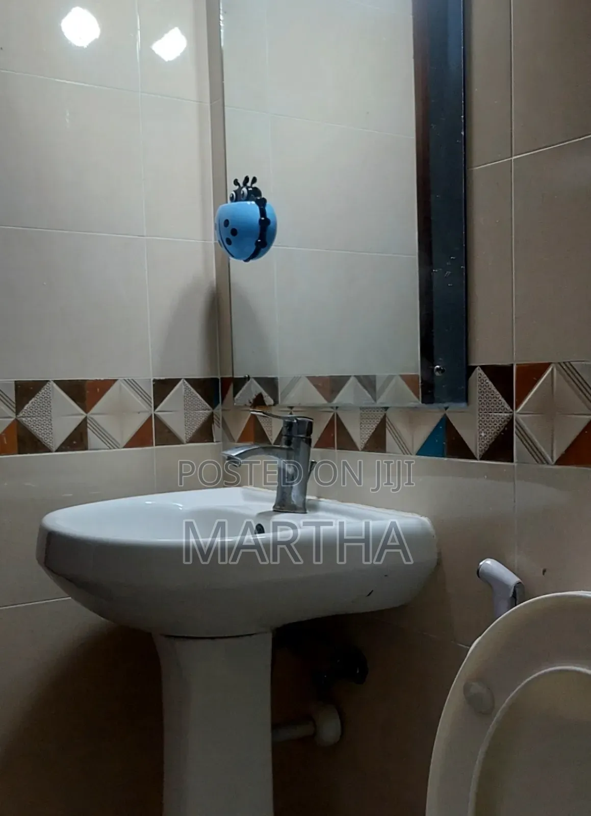 One Bedroom Air BNB Off Nyali Road Near Naivas Bombolulu.