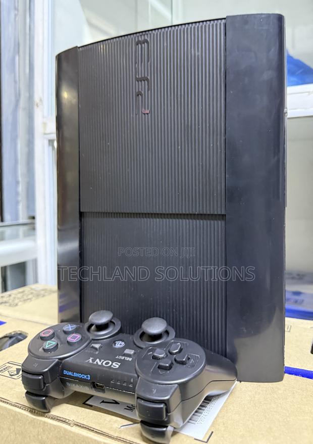 Well Conditioned Chipped Playstation 3 - thumbnail 2