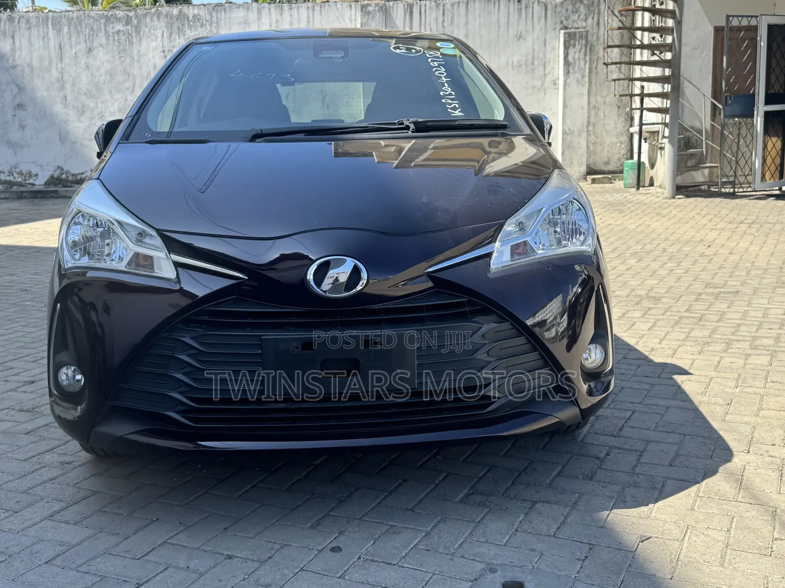 Toyota Vitz 1.0 FWD 5dr 2019 Burgundy