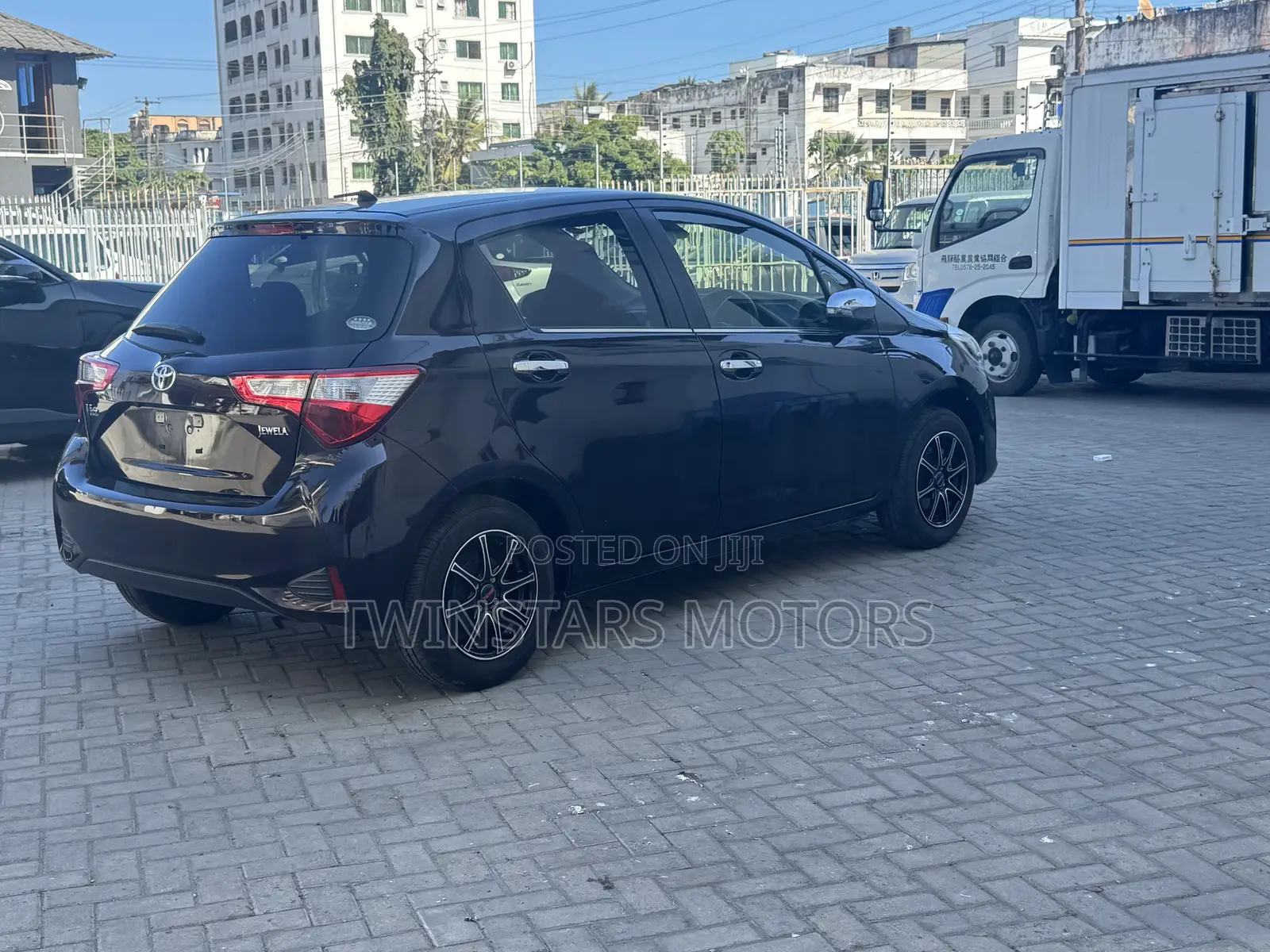 Toyota Vitz 1.0 FWD 5dr 2019 Burgundy