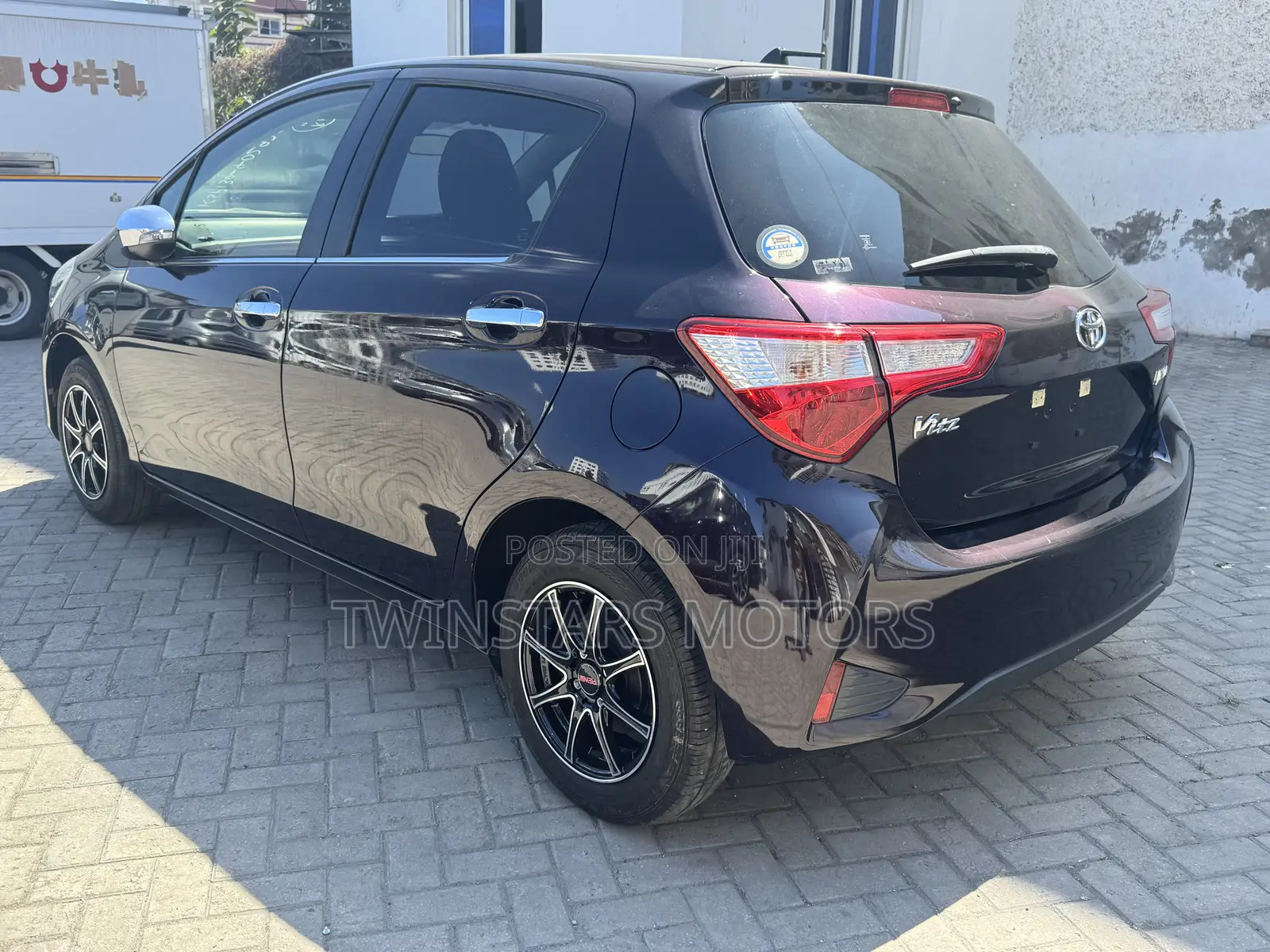 Toyota Vitz 1.0 FWD 5dr 2019 Burgundy