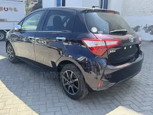 Toyota Vitz 1.0 FWD 5dr 2019 Burgundy