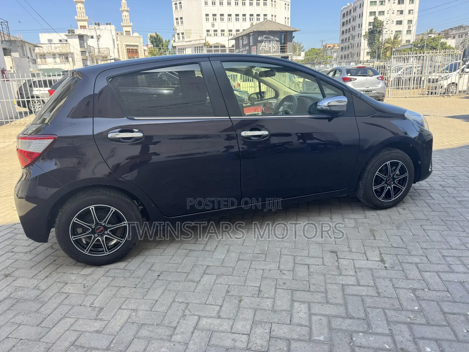 Toyota Vitz 1.0 FWD 5dr 2019 Burgundy
