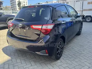 Toyota Vitz 1.0 FWD 5dr 2019 Burgundy