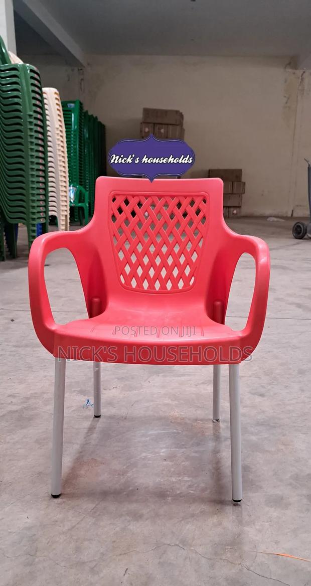 Wide Plastic Chairs With Armrest and M- Tubing Legs - main view