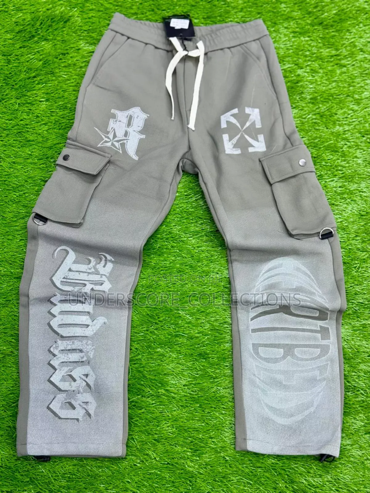 Gray Cargo Pants With Graffiti