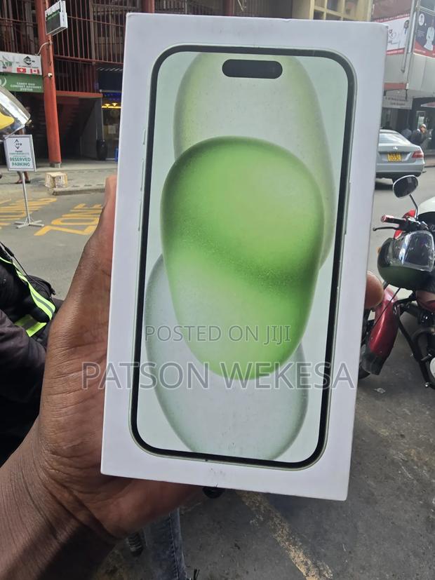 New Apple iPhone 15 128 GB Green - thumbnail 2