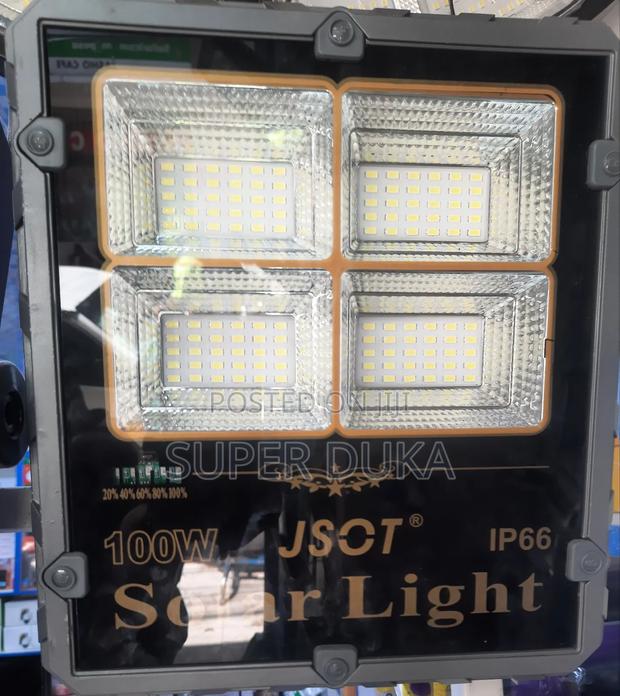 Solar Flood Light.100w Ip66. Auto on/Off.