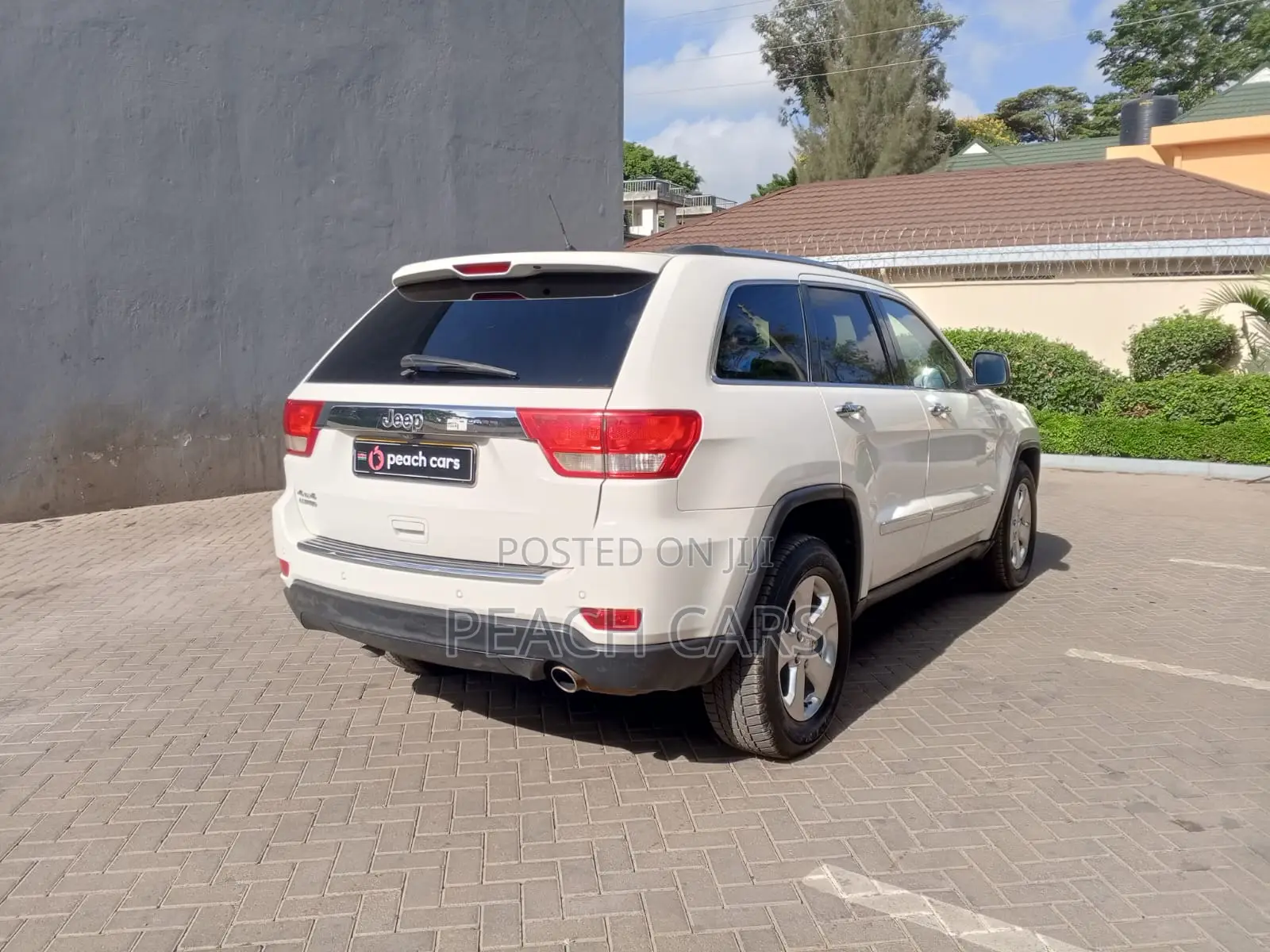 Jeep Cherokee 2011 White