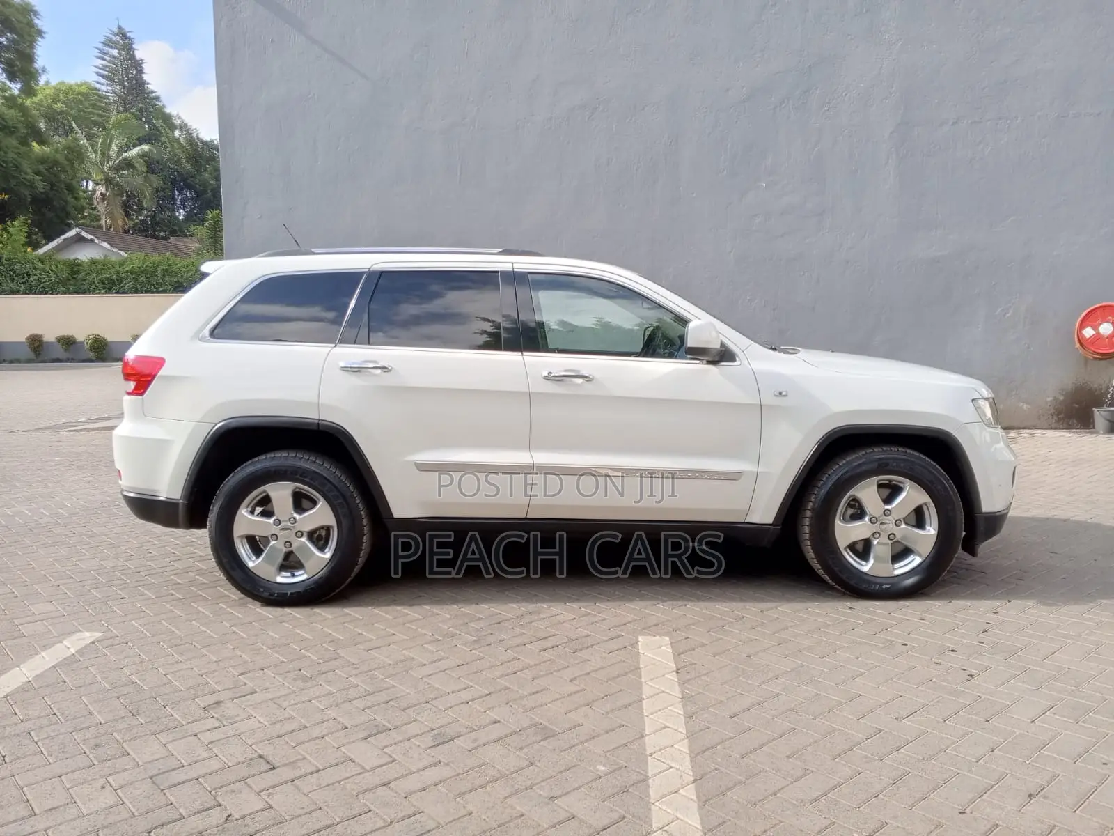 Jeep Cherokee 2011 White
