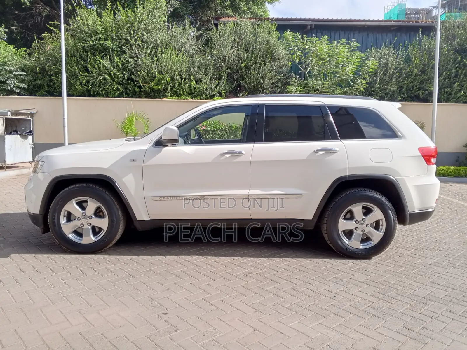 Jeep Cherokee 2011 White