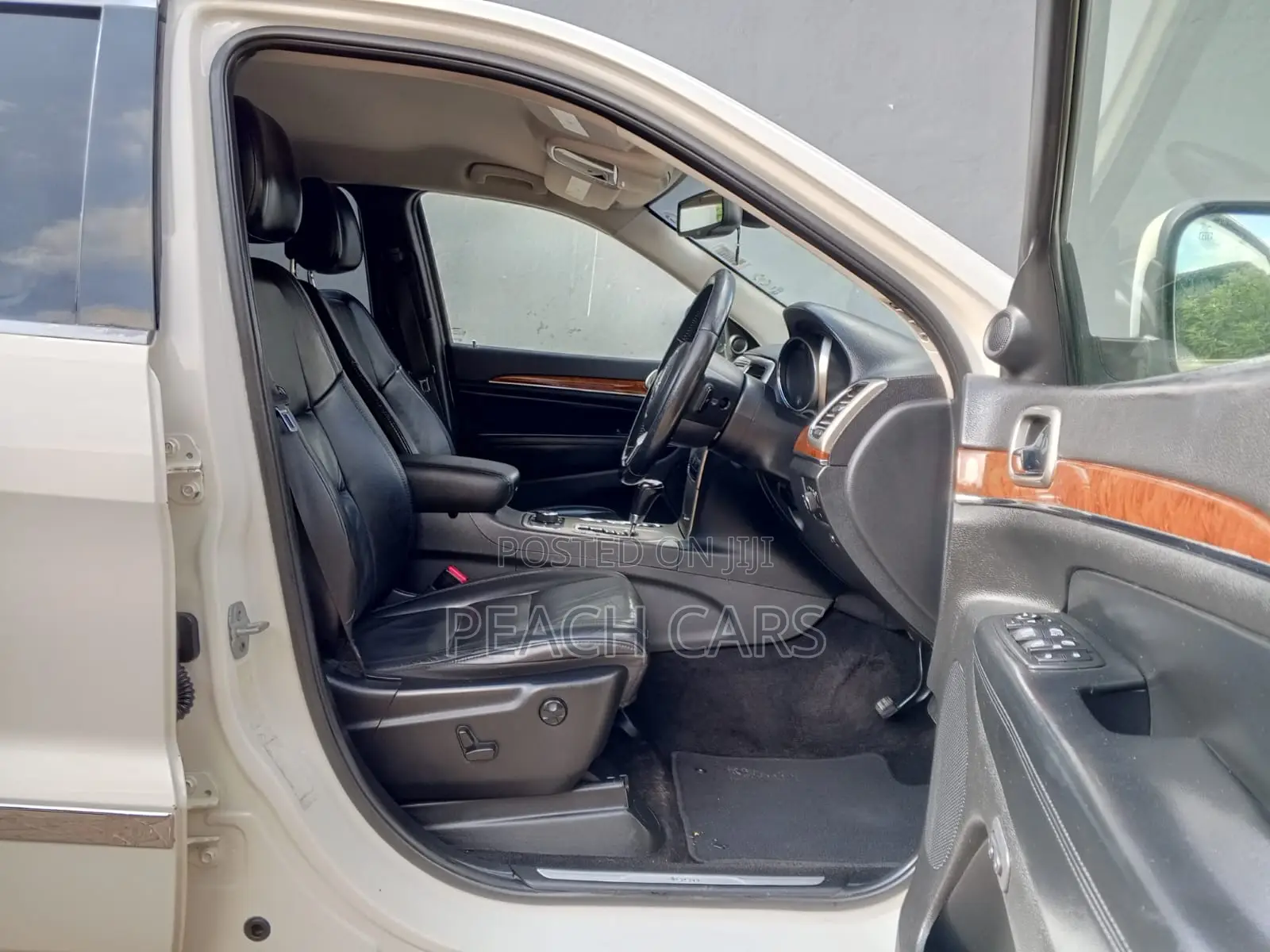 Jeep Cherokee 2011 White