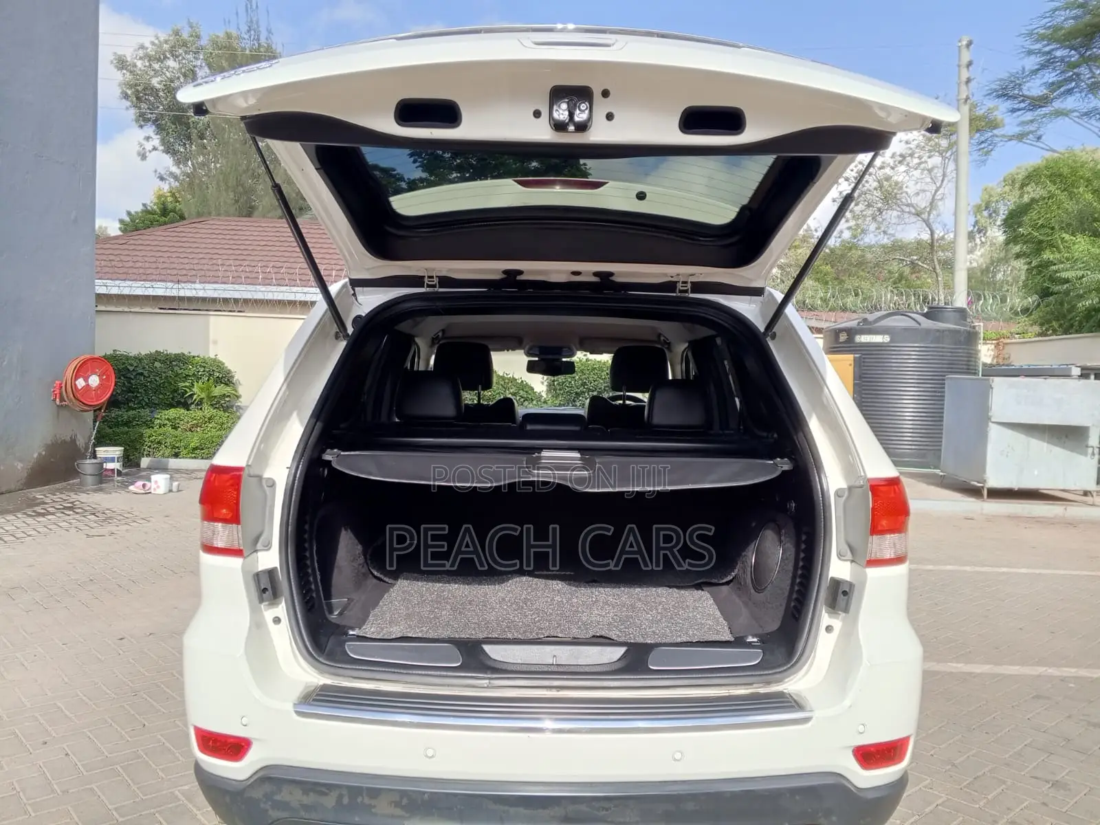 Jeep Cherokee 2011 White