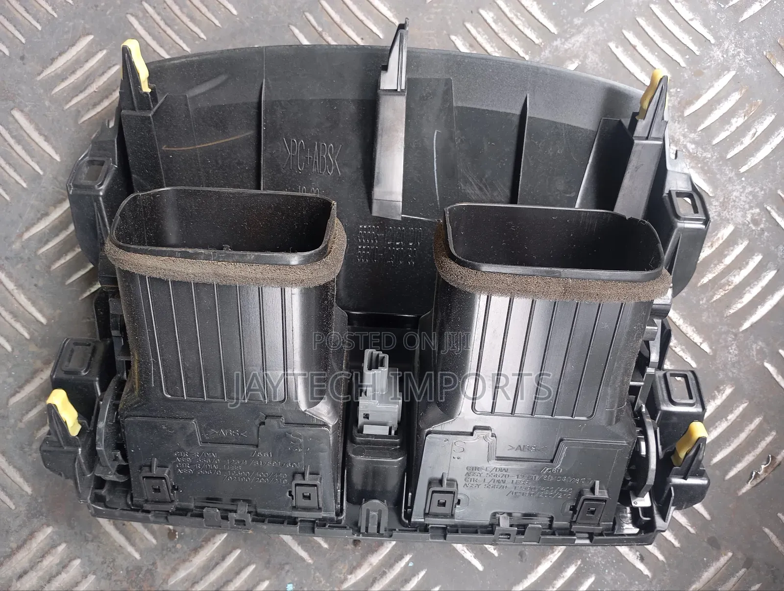 Fielder 141 Dashboard Vent