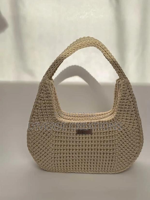 Double Walled Crochet Shoulder Bag - thumbnail 4