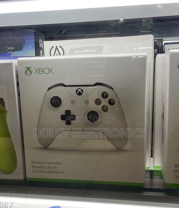 Xbox One Wireless Controller - main view