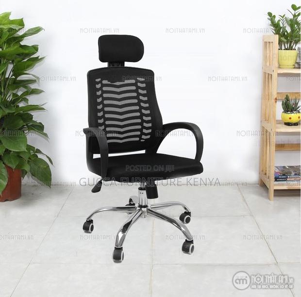 Office Chairs: Arfordable Black Headrest Mesh Swivel Chair